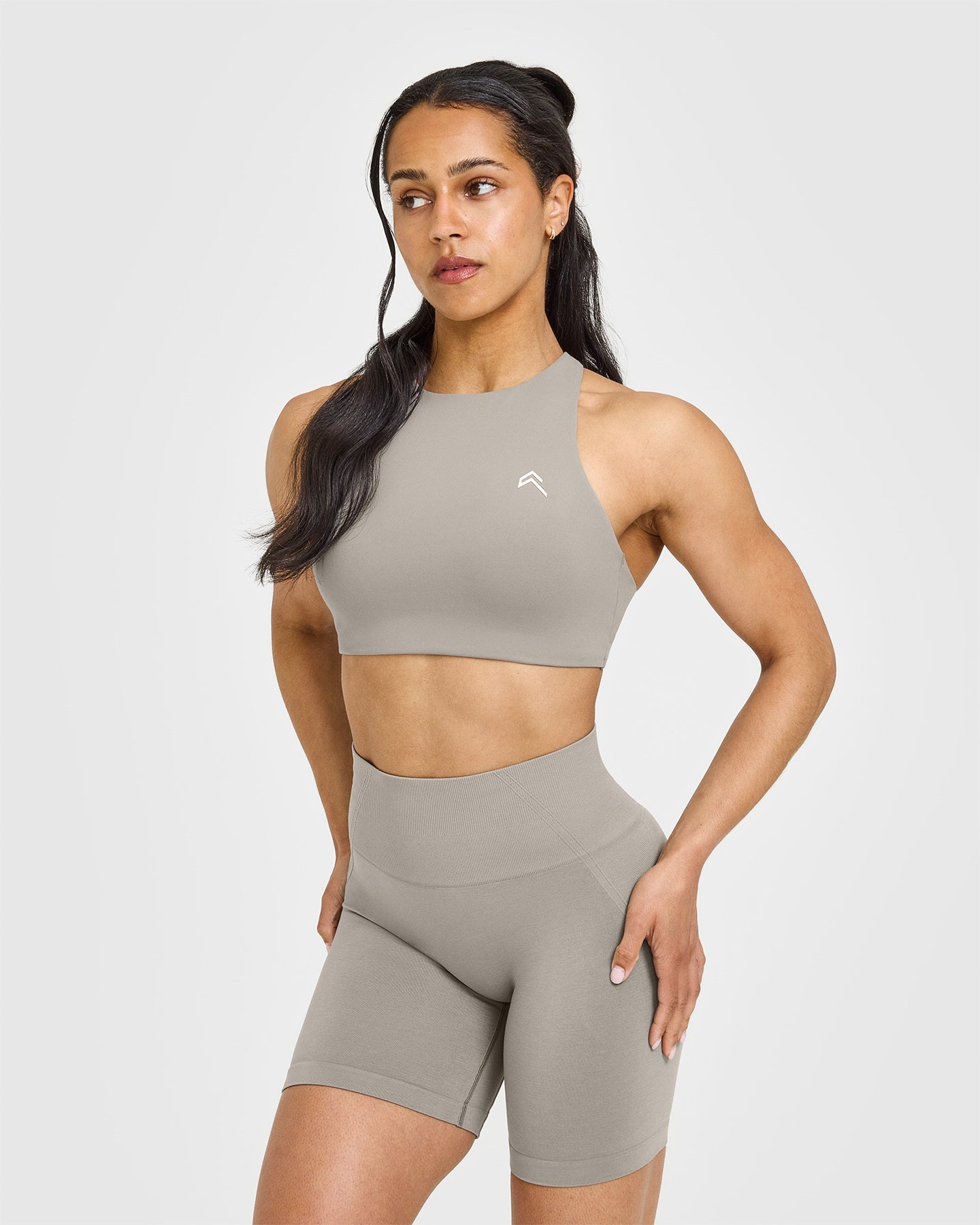 EasyLift™ High Neck Sports Bra | Warm Sand